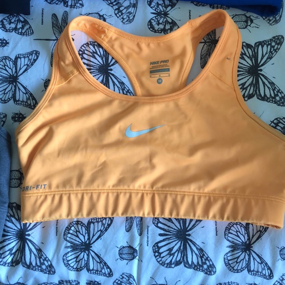 Bundle of Nike sports bras - Picture 3 of 5